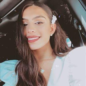 Meet your Posher, Eleni